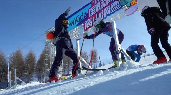 科汇杯国际雪联SnowKidz国际青少年高山滑雪邀请赛太舞站首战成功